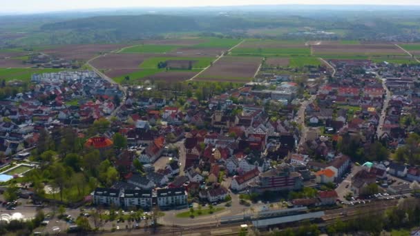 Vista Aérea Ciudad Sachsenheim Alemania Día Soleado Principios Primavera — Vídeo de stock