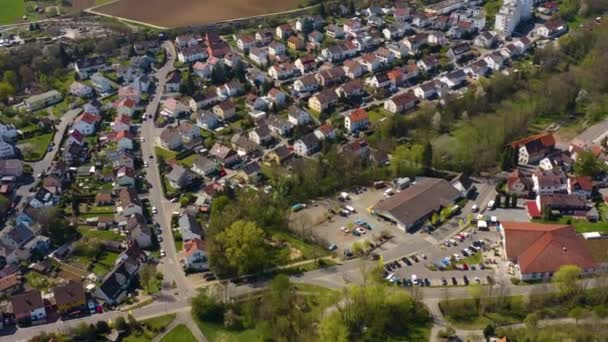 Almanya Nın Sachsenheim Kentinin Güneşli Bir Bahar Sabahında Havadan Görünüşü — Stok video