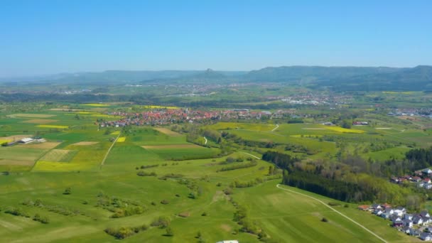 Vista Aérea Del Castillo Hohenzollern Día Soleado Primavera — Vídeo de stock