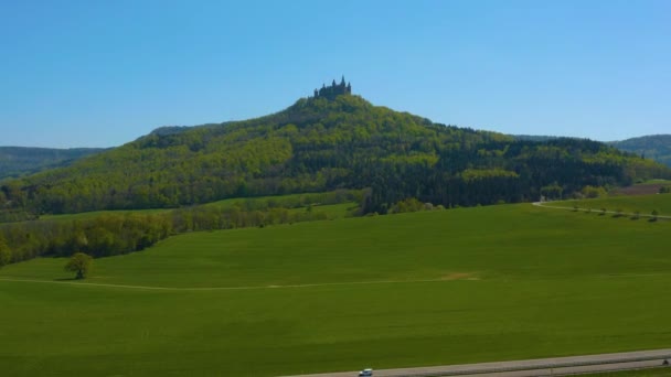 Vista Aérea Del Castillo Hohenzollern Día Soleado Primavera — Vídeo de stock