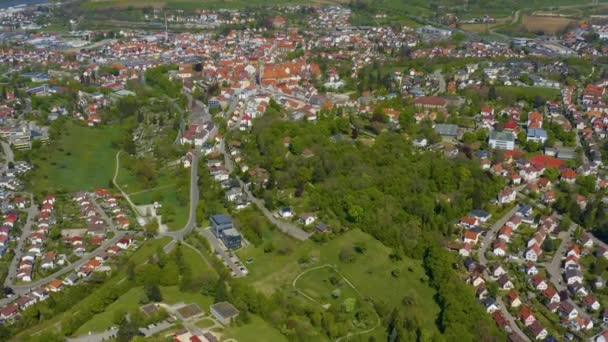 Luftaufnahme Der Stadt Hechingen Frühling Während Der Coronavirus Sperrung — Stockvideo