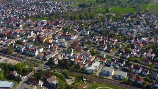 春の初めの晴れた日にドイツのLeingarten市の空中風景 — ストック動画