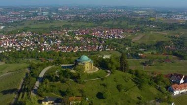 Stuttgart 'ta Wrttemberg tepesindeki Sepulchral Şapeli' nin hava görüntüsü..