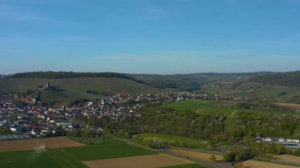 Luftaufnahme Des Dorfes Und Der Burg Beilstein Einem Sonnigen Frühlingstag — Stockvideo