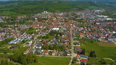 Suessen şehrinin ilkbaharda koronavirüs kilitlenmesi sırasındaki hava görüntüsü..