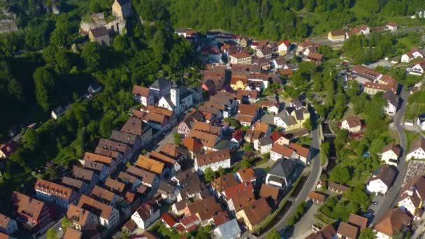 Baharda Güneşli Bir Günde Almanya Pottenstein Şehrinin Aeriel Manzarası Koronavirüs — Stok video