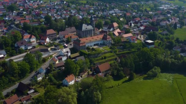 Baharda Güneşli Bir Günde Almanya Daki Neudrossenfeld Şehir Manastırının Havadan — Stok video