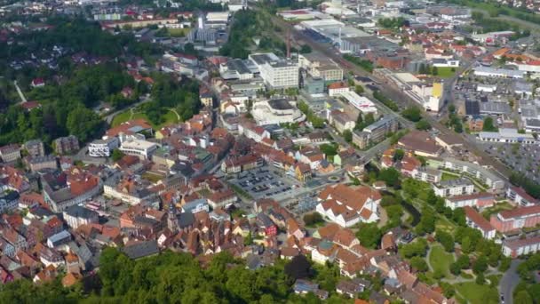 Flygfoto Över Staden Kulmbach Tyskland Solig Dag Våren Coronavirusets Avstängning — Stockvideo