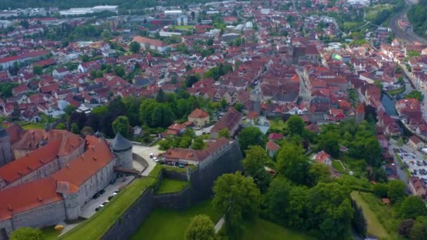 Flygfoto Över Staden Kronach Tyskland Solig Dag Våren Coronavirusets Avstängning — Stockvideo