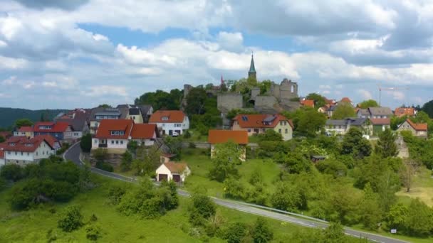 Luftaufnahme Des Dorfes Und Der Burg Altenstein Bei Maroldsweisach Einem — Stockvideo