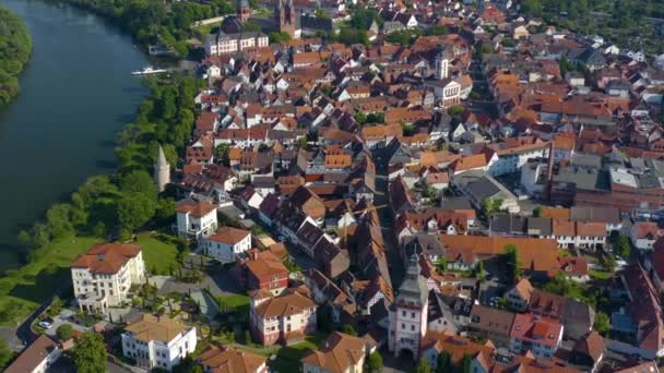 Luftaufnahme Der Stadt Seligenstadt Einem Sonnigen Frühlingstag Während Der Coronavirus — Stockvideo