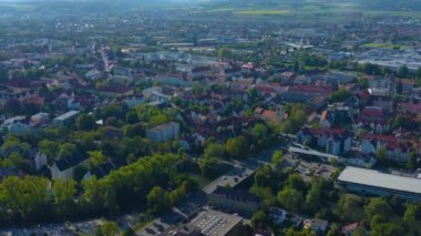 Almanya 'daki Landshut şehrinin hava görüntüsü, Bavyera güneşli bir bahar günü Coronavirus tecridi sırasında.