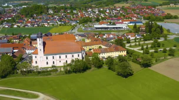 Luchtfoto Van Het Dorp Klooster Oberalteich Duitsland Beieren Een Zonnige — Stockvideo