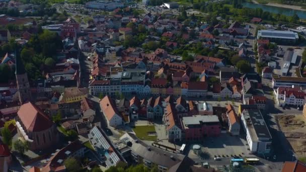 Flygfoto Över Staden Dingolfing Tyskland Bayern Solig Vårdag Coronavirus Lockdown — Stockvideo