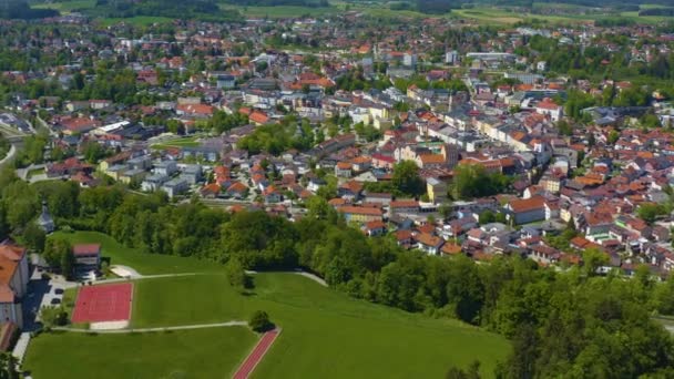 Vista Aérea Ciudad Traunstein Alemania Baviera Soleado Día Primavera Durante — Vídeo de stock