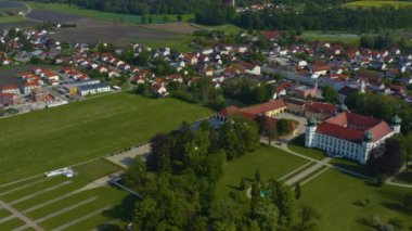 Şehrin hava görüntüsü Salı günü Almanya 'da, Bavyera' da güneşli bir bahar günü Coronavirus tecridi sırasında.