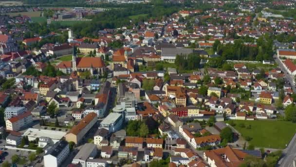 德国巴伐利亚 一个阳光明媚的春日 在科罗纳维勒斯封锁期间 空中俯瞰着这个城市 — 图库视频影像