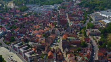 Roth şehrinin Almanya 'daki havadan görünüşü, Bavyera güneşli bir ilkbahar gününde koronavirüs kilitlenmesi sırasında.