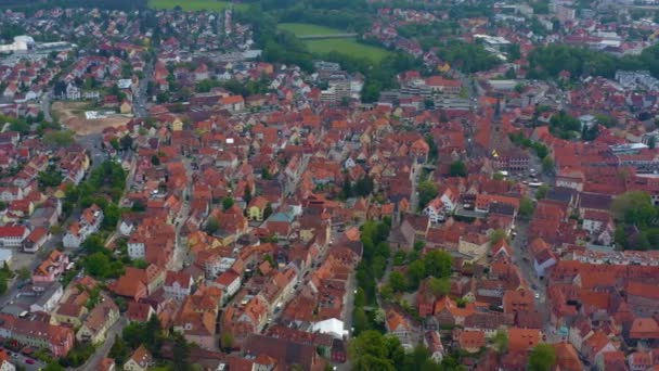 德国施瓦巴赫市的空中景观 巴伐利亚 一个阳光明媚的春日 在科罗纳维勒斯封锁期间 — 图库视频影像