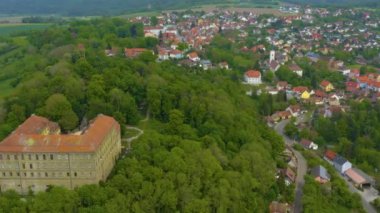 Almanya 'daki Schillingsfuerst şehrinin hava görüntüsü, güneşli bir bahar günü, Coronavirus' un kilitlenmesi sırasında Bavyera.