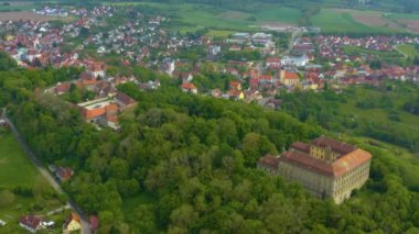 Almanya 'daki Schillingsfuerst şehrinin hava görüntüsü, güneşli bir bahar günü, Coronavirus' un kilitlenmesi sırasında Bavyera.