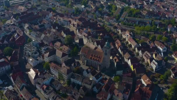Luftaufnahme Der Stadt Nürtingen Einem Sonnigen Frühlingstag Während Der Coronavirus — Stockvideo
