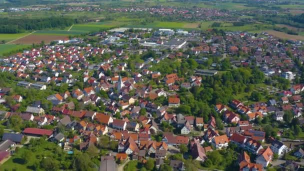 Letecký Pohled Město Aichelberg Německu Slunečného Jarního Dne Během Uzamčení — Stock video