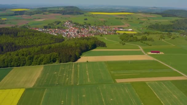 Vista Aérea Redor Cidade Boehmenkirch Alemanha Dia Ensolarado Primavera Durante — Vídeo de Stock