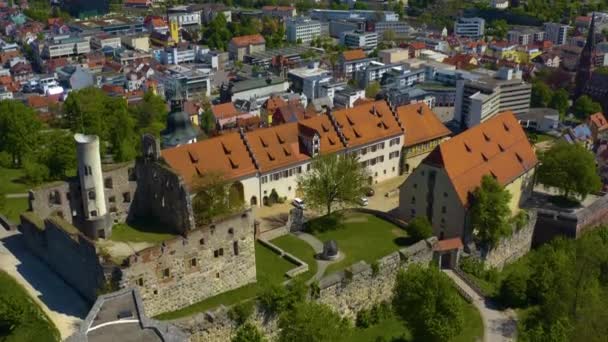 Luchtfoto Van Stad Heidenheim Duitsland Een Zonnige Lentedag Tijdens Afsluiting — Stockvideo