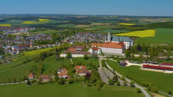 Vista Aérea Mosteiro Cidade Neresheim Alemanha Baviera Dia Ensolarado Primavera — Vídeo de Stock