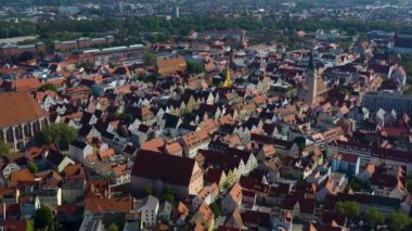 Almanya 'daki Ingolstadt şehrinin hava görüntüsü, Bavyera güneşli bir ilkbahar gününde Coronavirus tecridi sırasında.