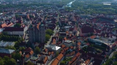 Almanya 'daki Ingolstadt şehrinin hava görüntüsü, Bavyera güneşli bir ilkbahar gününde Coronavirus tecridi sırasında.