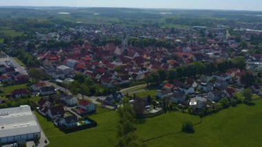 Neustadt an der Donau in Germany, Bavyera 'nın güneşli bir bahar gününde Coronavirus' un kapatılması sırasındaki hava manzarası.