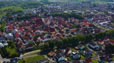 Neustadt an der Donau in Germany, Bavyera 'nın güneşli bir bahar gününde Coronavirus' un kapatılması sırasındaki hava manzarası.