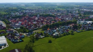 Neustadt an der Donau in Germany, Bavyera 'nın güneşli bir bahar gününde Coronavirus' un kapatılması sırasındaki hava manzarası.
