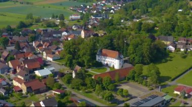 Almanya 'da Eberstadt köyünün Aeriel manzarası ilkbaharda güneşli bir günde