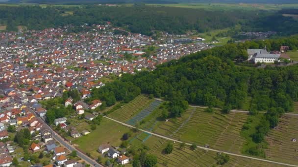 Widok Powietrza Miasto Grossheubach Niemczech Pochmurny Dzień Wiosną — Wideo stockowe