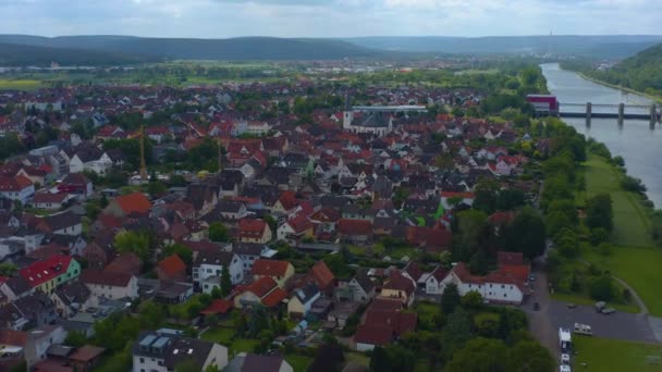 Aeriel Utsikt Över Staden Kleinwallstadt Tyskland Molnig Dag Våren Coronavirusets — Stockvideo
