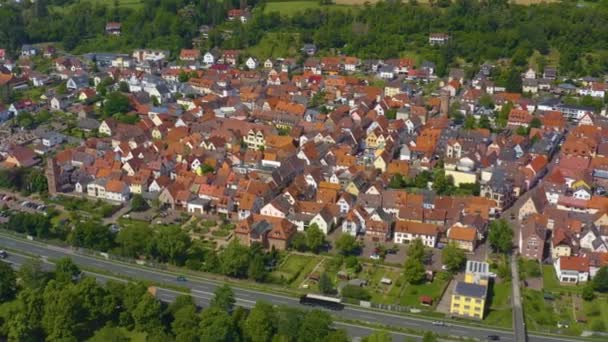 Vista Aérea Ciudad Obernburg Alemania Día Nublado Primavera Durante Bloqueo — Vídeo de stock