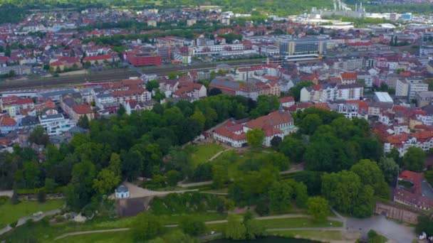 Aeriel Utsikt Över Staden Aschaffenburg Tyskland Molnig Dag Våren Coronavirusets — Stockvideo