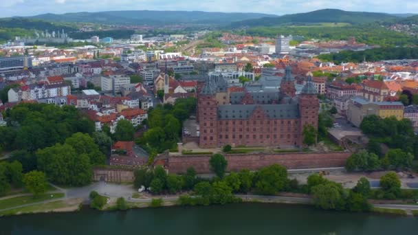 Vista Aérea Ciudad Aschaffenburg Alemania Día Nublado Primavera Durante Bloqueo — Vídeo de stock