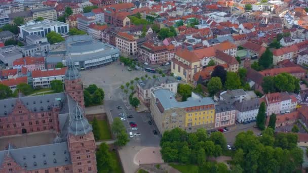 Aeriel Utsikt Över Staden Aschaffenburg Tyskland Molnig Dag Våren Coronavirusets — Stockvideo