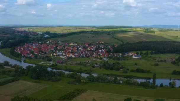 Vista Aérea Del Pueblo Fahr Alemania Día Soleado Primavera Durante — Vídeo de stock