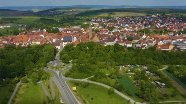 Aeriel Widok Miasto Volkach Niemczech Słoneczny Dzień Wiosną Podczas Zamknięcia — Wideo stockowe