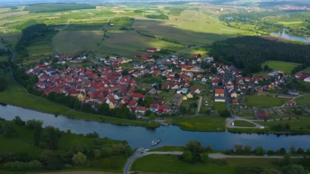 Baharın Güneşli Bir Gününde Almanya Daki Fahr Köyünün Aeriel Manzarası — Stok video