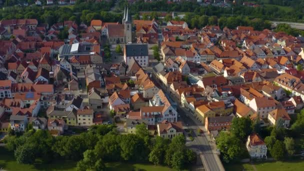 Vista Aérea Ciudad Hasfurt Alemania Día Soleado Primavera Durante Bloqueo — Vídeo de stock