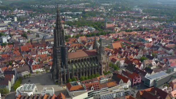 Αεροφωτογραφία Της Παλιάς Πόλης Και Του Καθεδρικού Ναού Ulm Mnster — Αρχείο Βίντεο
