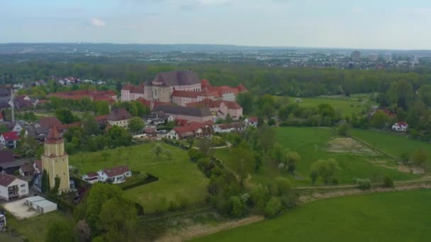 Güneşli Bir Bahar Gününde Coronavirus Tecridi Sırasında Almanya Daki Wiblingen — Stok video
