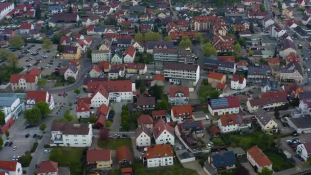 Flygfoto Över Staden Vohringen Tyskland Bayern Solig Vårdag Coronavirus Nedstängning — Stockvideo