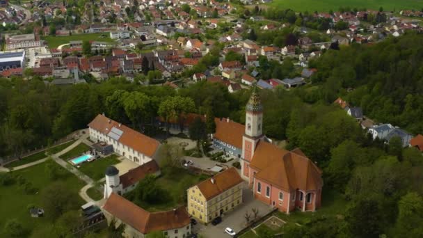 Luchtfoto Van Stad Altenstadt Iller Kasteel Illereichen Duitsland Een Zonnige — Stockvideo